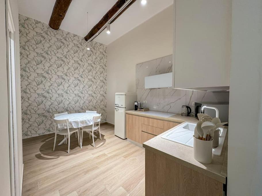 Appartement Shining Next To Galleria Umberto Naples